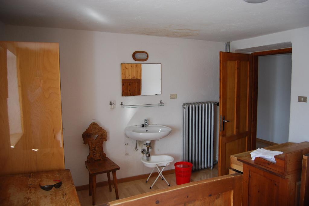 Hotel Rifugio Gardeccia Hutte Pozza di Fassa Pokoj fotografie