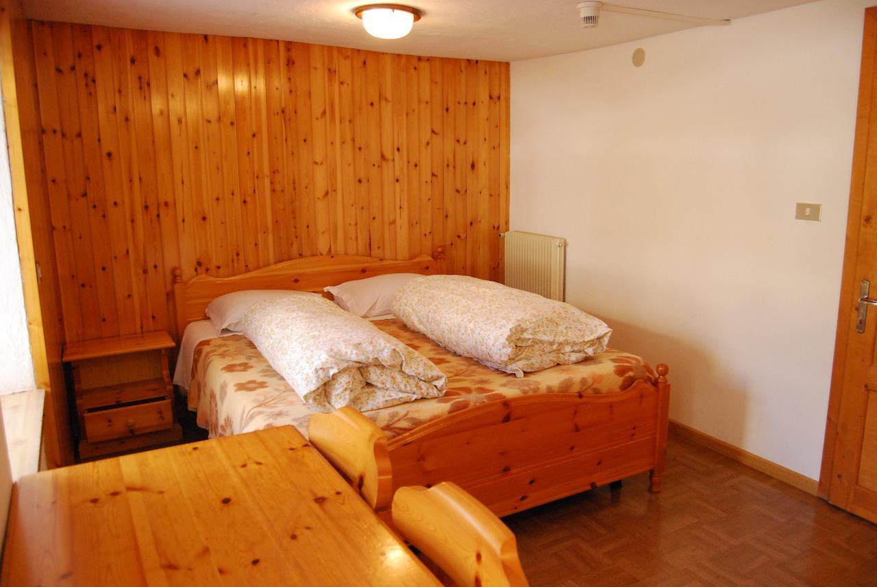 Hotel Rifugio Gardeccia Hutte Pozza di Fassa Pokoj fotografie