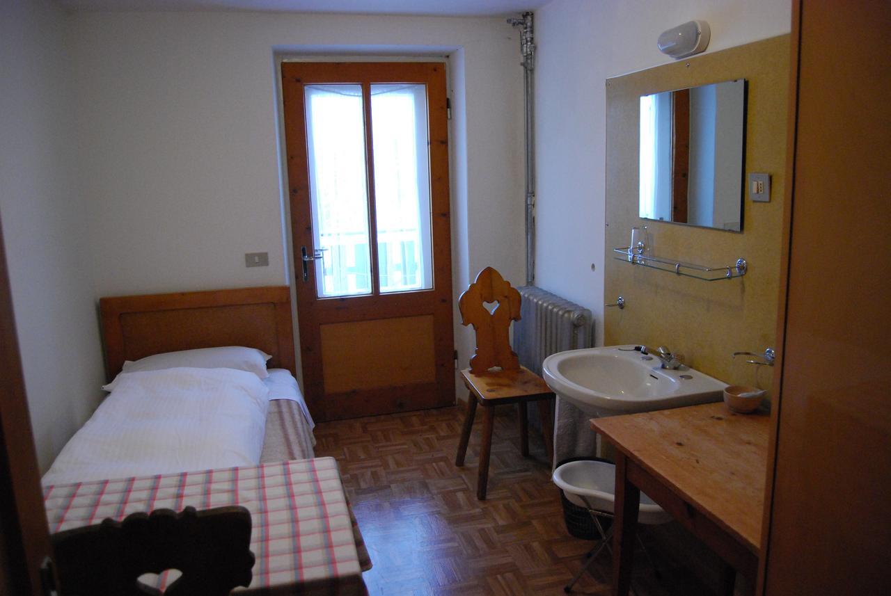 Hotel Rifugio Gardeccia Hutte Pozza di Fassa Pokoj fotografie
